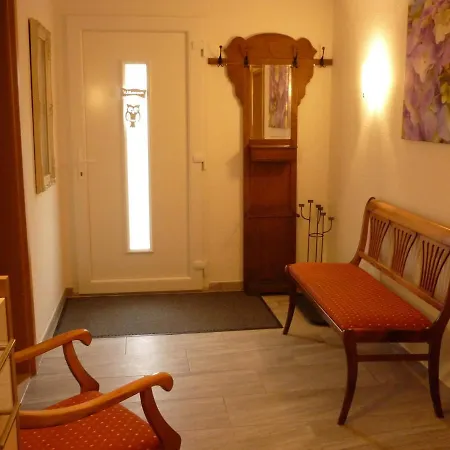 Jahn Apartment *